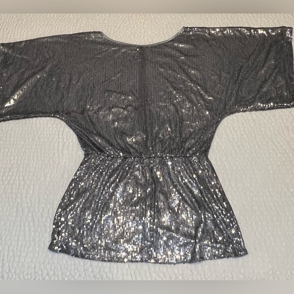 🥇 BLQ MKT Sequin Batwing Mini Shirt Dress - Picture 3 of 11